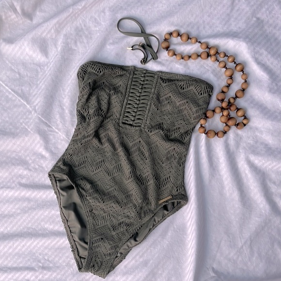 NWOT NBW Vince Camuto Swim sz. 6 - Picture 1 of 5